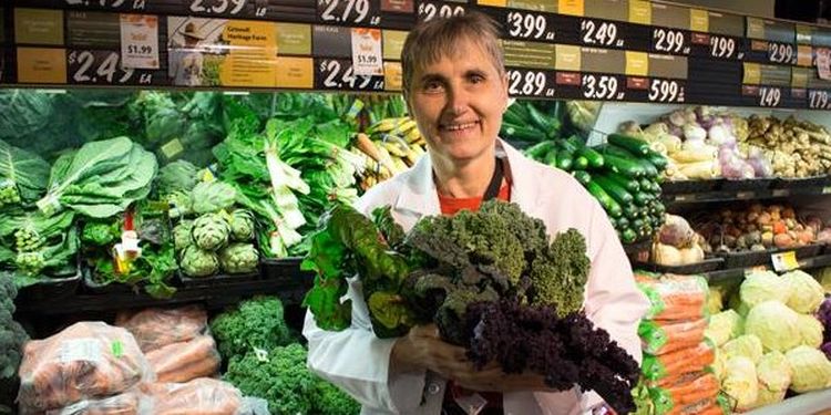 Image of Terry Wahls with vegetables